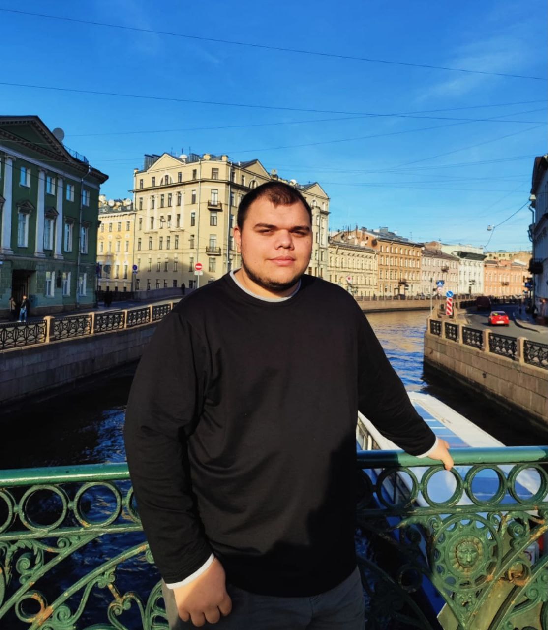 Владимир Мышалов на набережной в Санкт-Петербурге